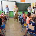 La delegada territorial de la Consejería de Inclusión Social, Juventud, Familias e Igualdad de la Junta en Granada, Matilde Ortiz, visita una escuela de verano de la provincia (JUNTA DE ANDALUCÍA)