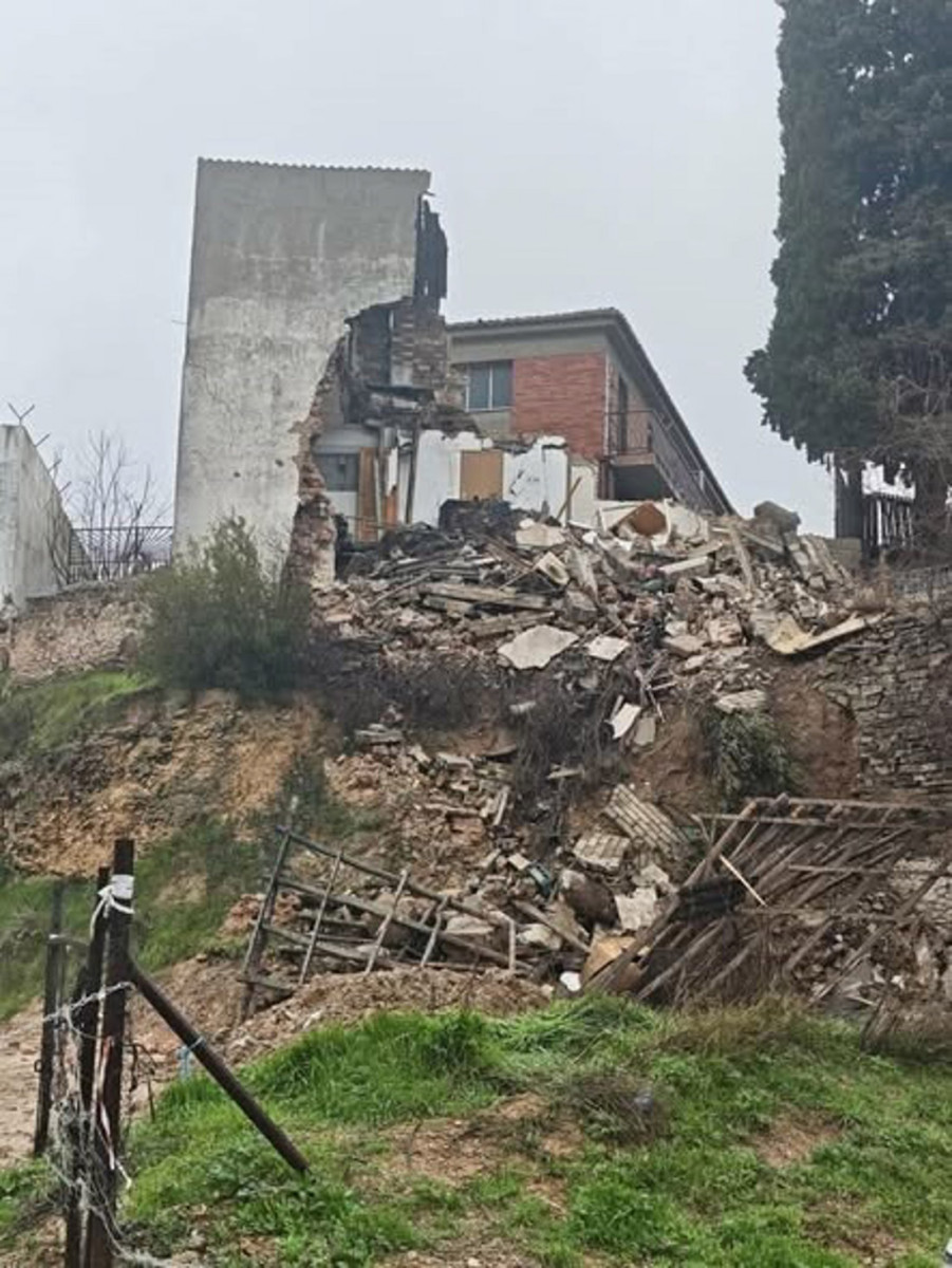 Vivienda derrumbada en Iznalloz (POLICÍA LOCAL DE IZNALLOZ)