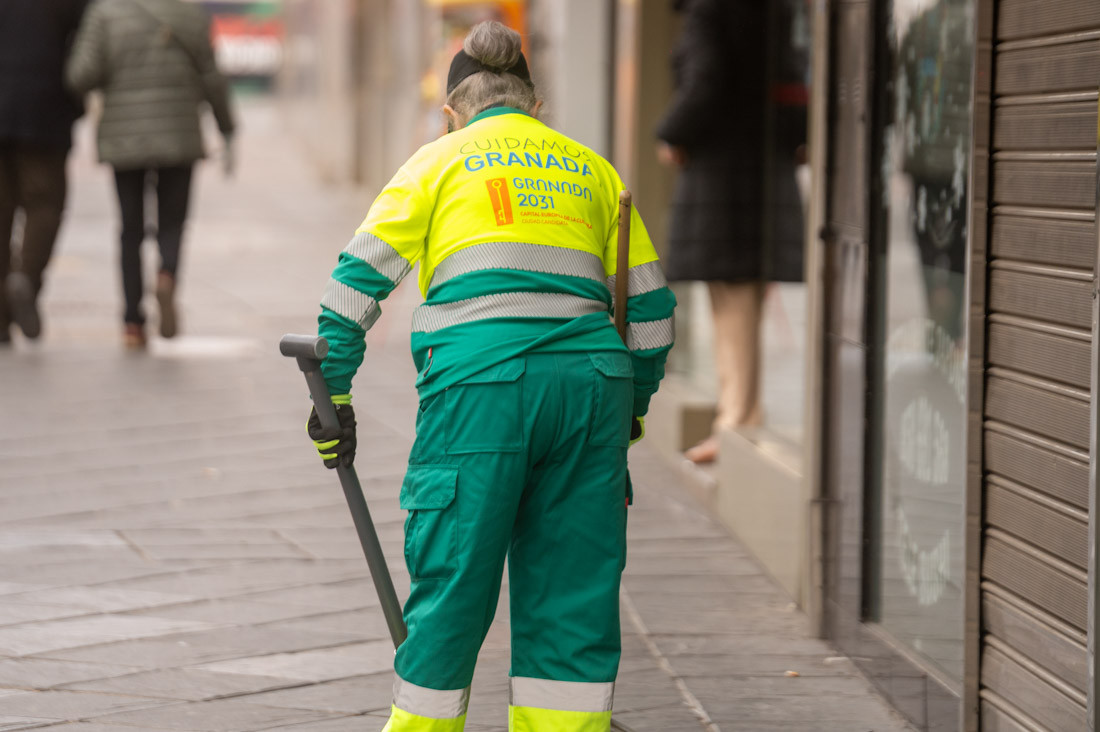 Limpieza en Granada (GPMEDIA)