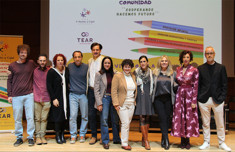 Profesores del departamento de Servicios Socioculturales y a la Comunidad del CES S. Ramón y Cajal Profesores del departamento de Servicios Socioculturales y a la Comunidad del CES S. Ramón y Cajal