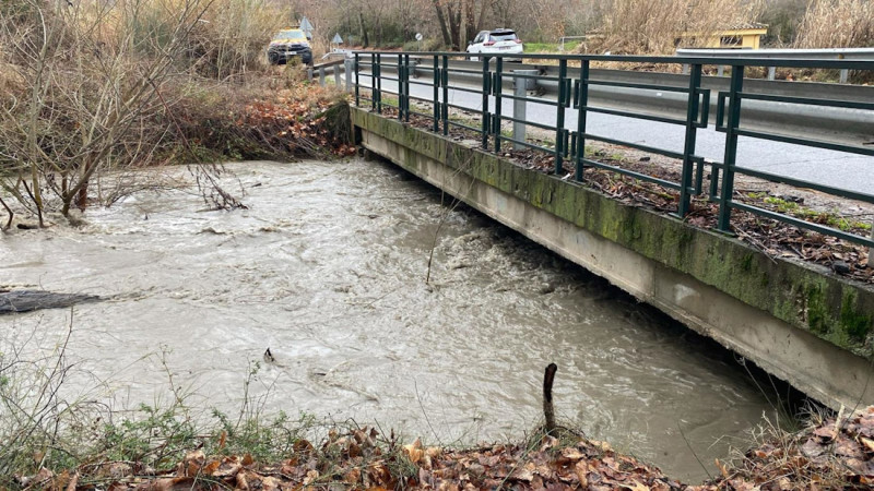 El río Aguas Blancas aumentó su caudal tras las lluvias y el desembalse de la presa de Quéntar. Archivo (JUNTA DE ANDALUCÍA)