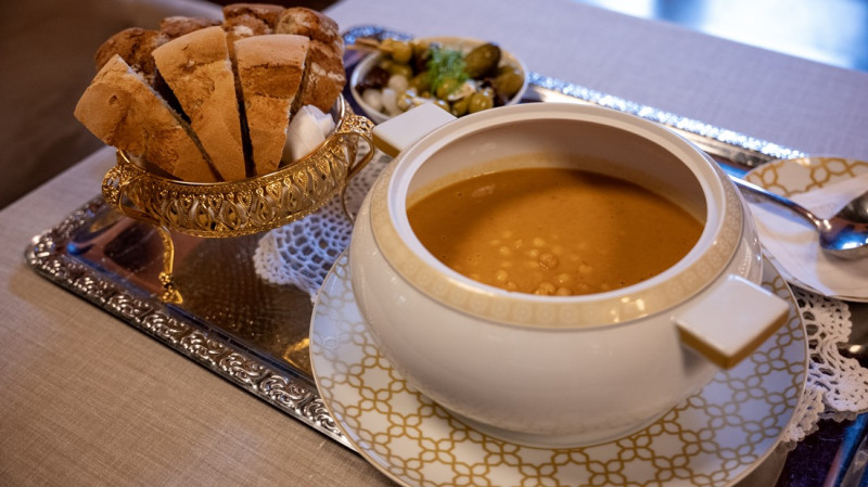 (EL CLAUSTRO) (EL CLAUSTRO)