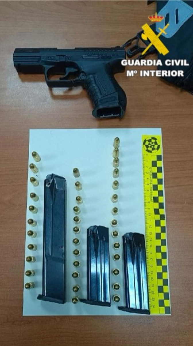 Arma intervenida por la Guardia Civil (GUARDIA CIVIL)