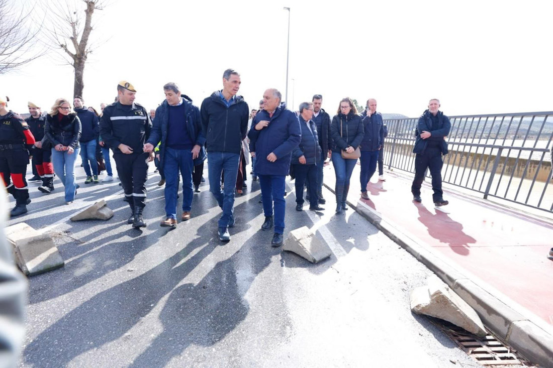 El presidente del Gobierno, Pedro Sánchez, visita las zonas afectadas por el desbordamiento del río Genil en Huétor Tájar (ÁLEX CÁMARA-EUROPA PRESS)