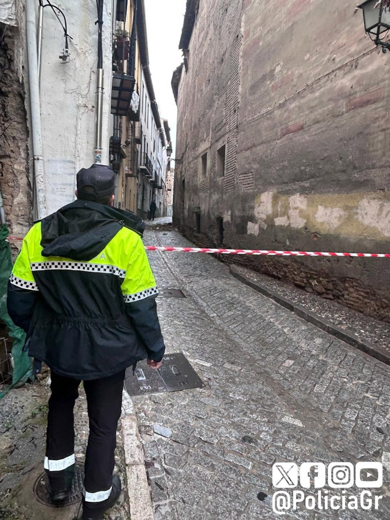Corte de tráfico en San Juan de los Reyes (PERFIL DE LA POLICÍA LOCAL EN LA RED SOCIAL X)