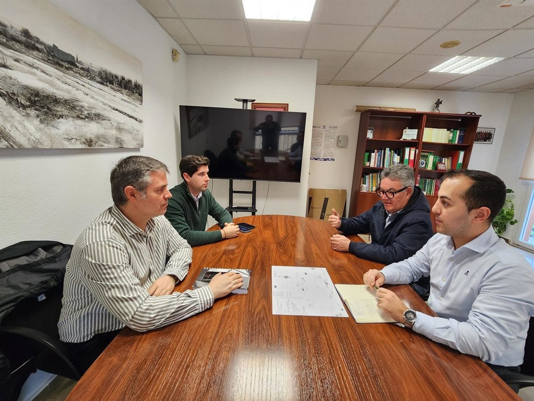 Reunión de Endesa para abordar la situación de la red eléctrica en Chauchina y Cijuela, en el área metropolitana de Granada (ENDESA)