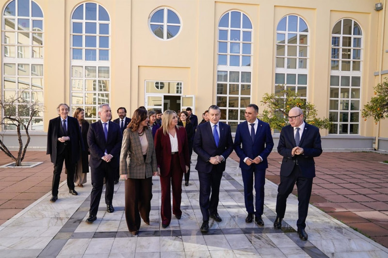 El consejero de Sanidad, Presidencia y Emergencias, Antonio Sanz (3d), junto con la consejera de Fomento, Articulación del Territorio y Vivienda, Rocío Díaz (1i), y la alcaldesa de Granada, Marifrán Carazo (2i)(ARSENIO ZURITA / EUROPA PRESS) El consejero de Sanidad, Presidencia y Emergencias, Antonio Sanz (3d), junto con la consejera de Fomento, Articulación del Territorio y Vivienda, Rocío Díaz (1i), y la alcaldesa de Granada, Marifrán Carazo (2i)(ARSENIO ZURITA / EUROPA PRESS)