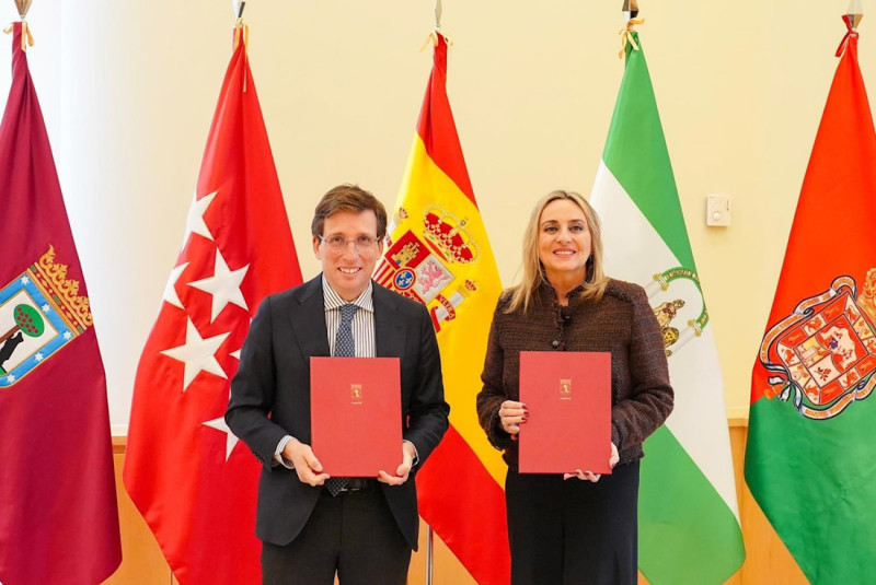 Los alcaldes de Madrid, José Luis Martínez-Almeida, y de Granada, Marifrán Carazo (AYUNTAMIENTO DE GRANADA)