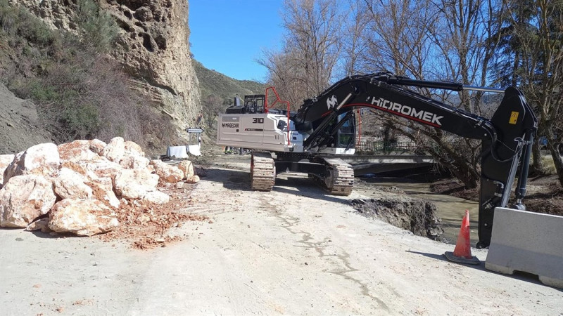 Trabajos en la carretera de Dúdar afectada por el temporal (DIPUTACIÓN DE GRANADA) Trabajos en la carretera de Dúdar afectada por el temporal (DIPUTACIÓN DE GRANADA)