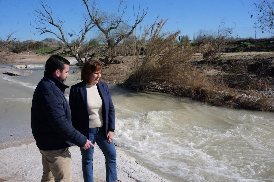 Antonio Duarte y Cristina Jiménez, de Vox, en el entorno del río Velillos (VOX)