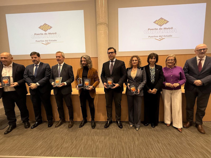 Pablo Acevedo recibe el I Premio Internacional de Poesía Motril (AUTORIDAD PORTUARIA DE MOTRIL) Pablo Acevedo recibe el I Premio Internacional de Poesía Motril (AUTORIDAD PORTUARIA DE MOTRIL)