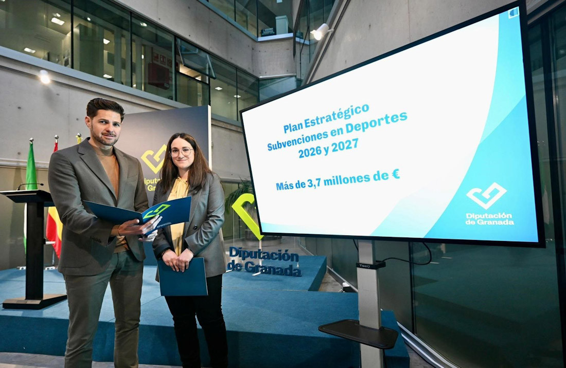 La portavoz del equipo de gobierno de la Diputación de Granada, María Vera, y el diputado de Deportes e Instalaciones Deportivas, Eric Escobedo (DIPUTACIÓN DE GRANADA)