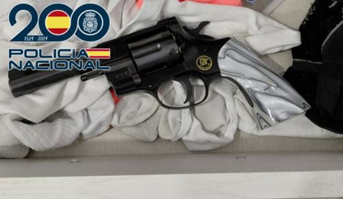 Arma de fuego intervenida en la operación Quemadero (POLICÍA NACIONAL)