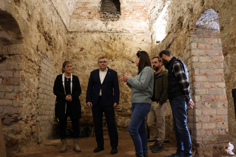 Visita del subdelegado del Gobierno en Granada, José Antonio Montilla, a los baños árabes de Cogollos Vega (SUBDELEGACIÓN DEL GOBIERNO)