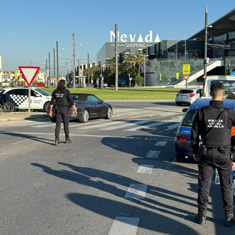 Agentes de la Policía Local de Armilla, en una imagen de archivo.
Agentes de la Policía Local de Armilla, en una imagen de archivo.