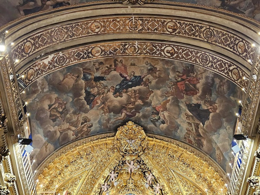 Frescos de la capilla mayor de la Basílica de San Juan de Dios, obra de Diego Sánchez Sarabia, en el siglo XVIII (UGR)