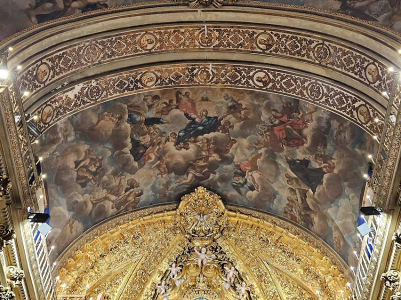 Frescos de la capilla mayor de la Basílica de San Juan de Dios, obra de Diego Sánchez Sarabia, en el siglo XVIII (UGR)