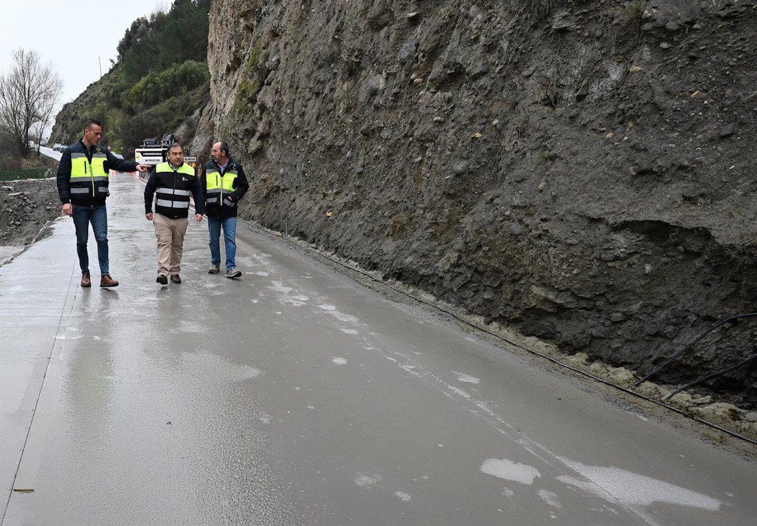 Abierto el paso alternativo en la carretera de Dúdar (Granada) tras los daños por el temporal (DIPUTACIÓN DE GRANADA)