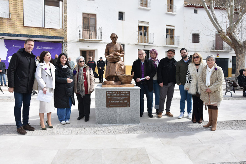 Homenaje a la esparteras bastetanas (AYTO. BAZA)