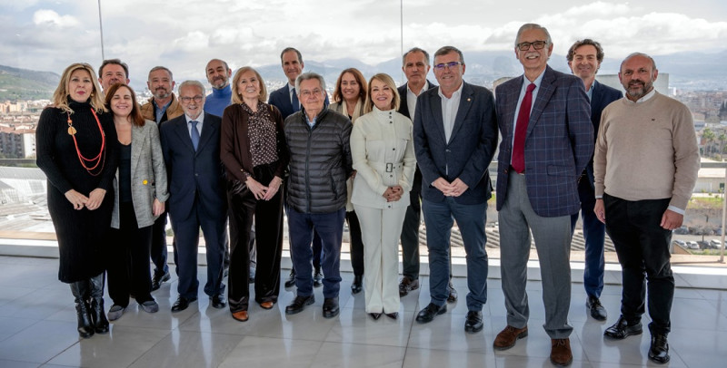 Asistentes a la reunión celebrada en el Mirador CajaGranada. Fotografía de Ainhoa Montero (CAJAGRANADA FUNDACIÓN)