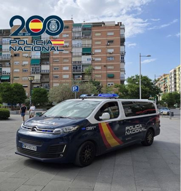 Dotación de la Policía Nacional en Granada (POLICÍA NACIONAL)