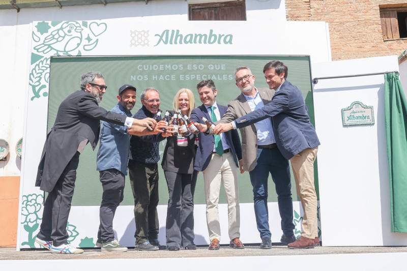 Presentación de Cervezas Alhambra en Cerámicas Fajalauza (GPMEDIA)