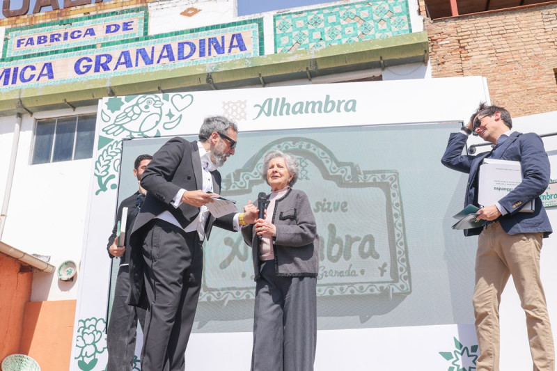 Presentación de Cervezas Alhambra en Cerámicas Fajalauza (GPMEDIA)