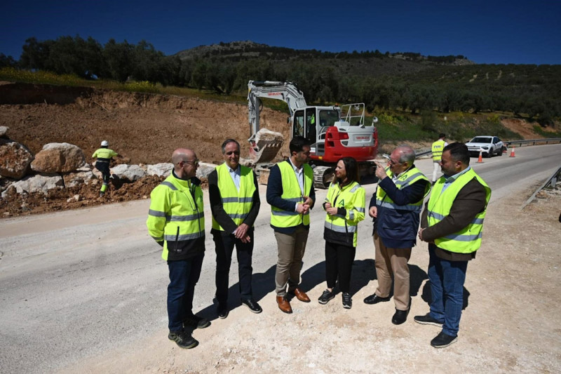 La consejera de Fomento, Articulación del Territorio y Vivienda, Rocío Díaz, visita las obras en la carretera de Loja a Algarinejo (JUNTA DE ANDALUCÍA)