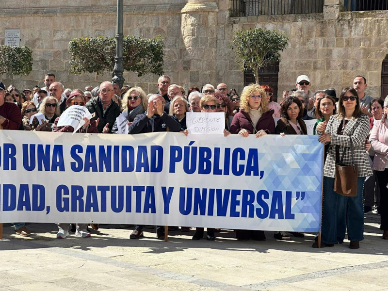Concentración en Baza (Granada) a favor de una sanidad pública Concentración en Baza (Granada) a favor de una sanidad pública