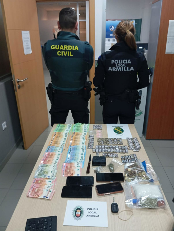 Agentes de la Guardia Civil y de la Policía Local de Armilla (GUARDIA CIVIL)