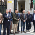 Agricultores y ganaderos en la puerta de Subdelegación (GPMEDIA)