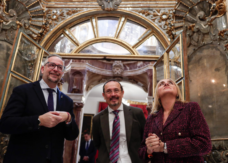 Visita al Camarín de la Virgen del Rosario Coronada (GPMEDIA)