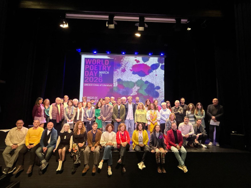 Lectura de poesía (AYTO. GRANADA) Lectura de poesía (AYTO. GRANADA)