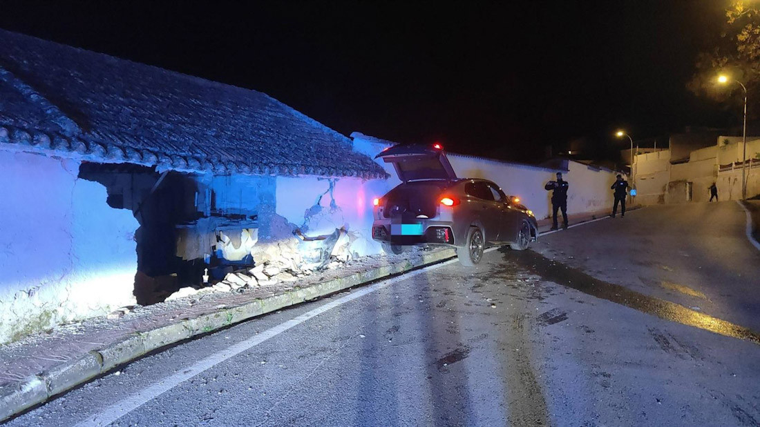 Accidente de un vehículo en Alomartes (POLICÍA LOCAL DE ÍLLORA)