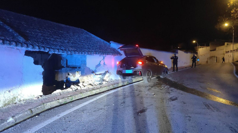 Accidente de un vehículo en Alomartes (POLICÍA LOCAL DE ÍLLORA)