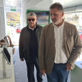 El delegado territorial de Sostenibilidad y Medio Ambiente de la Junta de Andalucía en Granada, Manuel Francisco García, ha visitado este martes en Guadix el EducaBus con el alcalde, Jesús Lorente. (JUNTA)