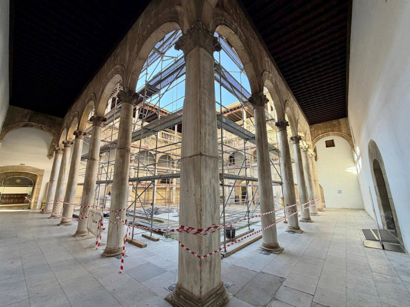 Comienzan las obras de restauración del Patio de los Mármoles del Hospital Real, sede del Rectorado de la UGR (UGR) Comienzan las obras de restauración del Patio de los Mármoles del Hospital Real, sede del Rectorado de la UGR (UGR)