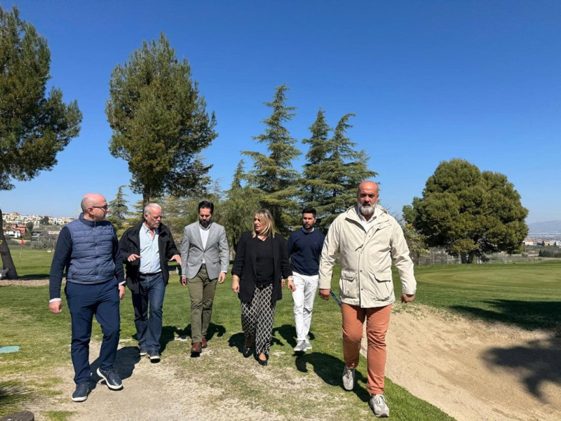 La reunión entre el delegado de Turismo y la alcaldesa de Las GaBias se ha centrado en el campo de golf del municipio (JUNTA)
