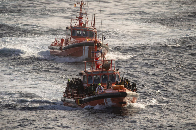 Dos lanchas de Salvamento Marítimo tras el rescate de un cayuco cerca del Puerto de la Restinga, a 30 de noviembre de 2024, en El Hierro, Santa Cruz de Tenerife, Tenerife, Canarias (ANTONIO SEMPERE - EUROPA PRESS) Dos lanchas de Salvamento Marítimo tras el rescate de un cayuco cerca del Puerto de la Restinga, a 30 de noviembre de 2024, en El Hierro, Santa Cruz de Tenerife, Tenerife, Canarias (ANTONIO SEMPERE - EUROPA PRESS)