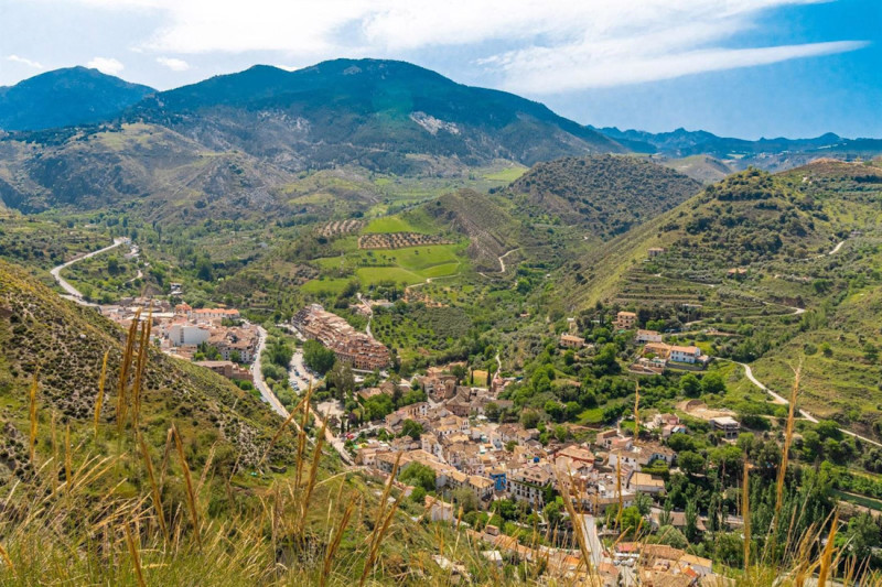 Vista de Monachil, segundo municipio andaluz tras Tabernas (Almería) en integrarse en la Red Pueblos de Película (PUEBLOS DE PELÍCULA) Vista de Monachil, segundo municipio andaluz tras Tabernas (Almería) en integrarse en la Red Pueblos de Película (PUEBLOS DE PELÍCULA)