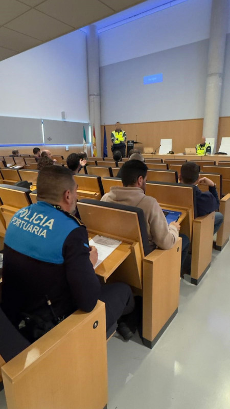 La Policía Portuaria de Motril impulsa su formación en materia de tráfico (PUERTO DE MOTRIL)