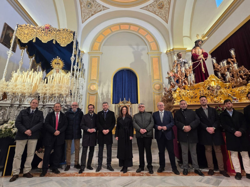 La consejera de Fomento, Articulación del Territorio y Vivienda, Rocío Díaz, ha visitado este miércoles por la mañana a las diferentes hermandades de la Semana Santa de Guadix (JUNTA)