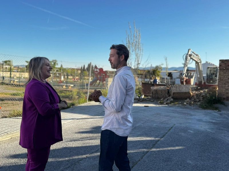 Meri Sádaba, alcaldesa de Las Gabias, junto con Daniel Casares, concejal de Obras Públicas, Infraestructuras y Movilidad (AYTO. LAS GABIAS)