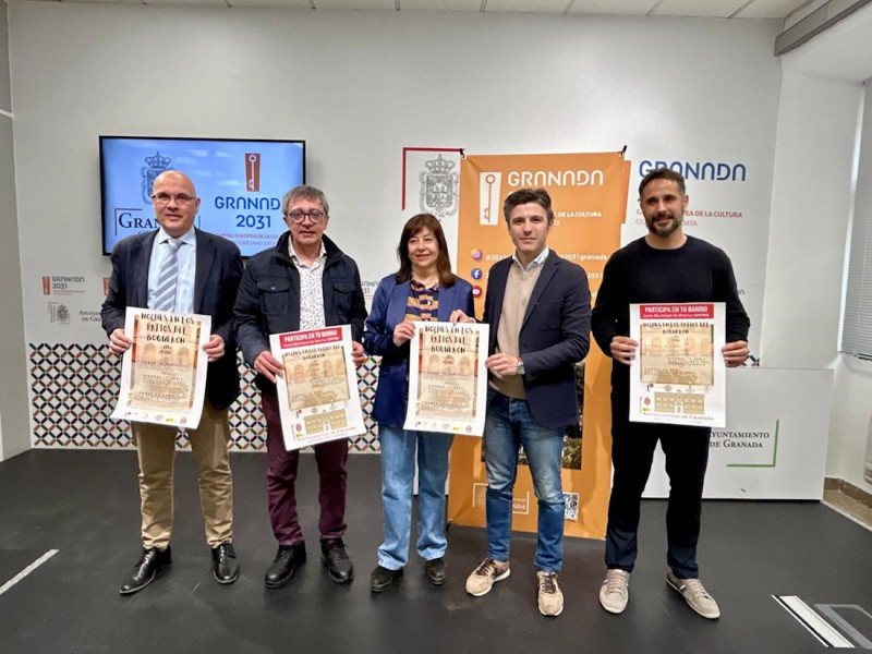 El concejal de Cultura, Jorge Saavedra, y la Asociación de Vecinos del Barrio de El Boquerón presentan la iniciativa (AYUNTAMIENTO DE GRANADA)