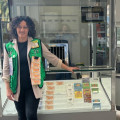 Davinia Navarro es la vendedora del Rasca de la ONCE que ha dejado 50.000 euros en el distrito de Ronda de la capital granadina (ONCE)