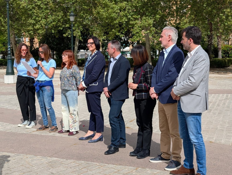 La comunidad educativa de 21 centros participa en la IV Concentración por el Autismo en Granada (JUNTA) La comunidad educativa de 21 centros participa en la IV Concentración por el Autismo en Granada (JUNTA)