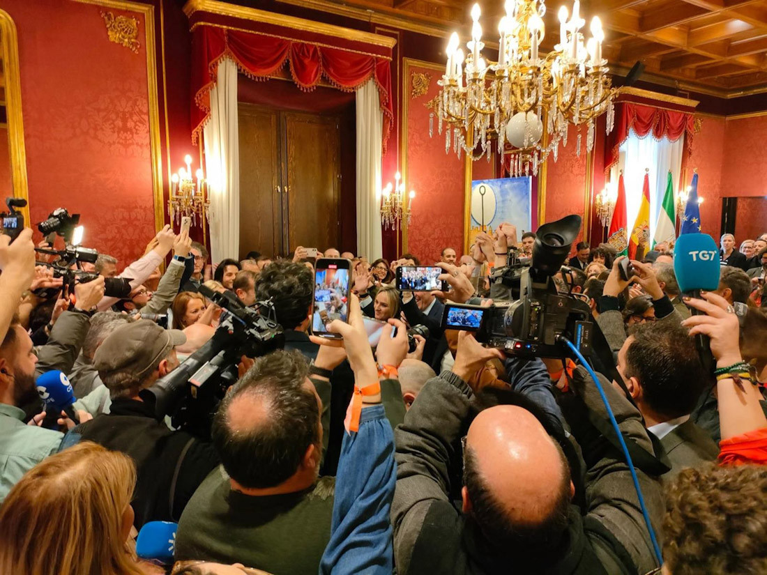 Expectación en el Salón de Plenos del Ayuntamiento de Granada tras la elección como finalista de la ciudad para la Capitalidad 20 de (EUROPA PRESS)