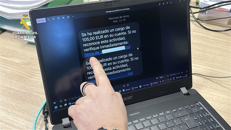 Imagen de archivo de la Guardia Civil sobre una ciberestafa (GUARDIA CIVIL DE LA RIOJA) Imagen de archivo de la Guardia Civil sobre una ciberestafa (GUARDIA CIVIL DE LA RIOJA)