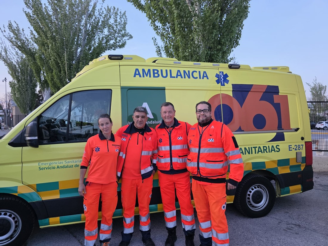 Presentación de la nueva ambulancia (JUNTA)