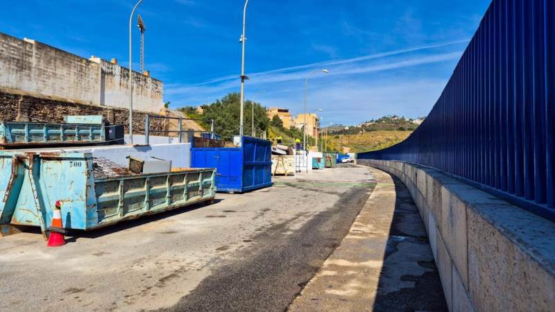 La alcaldesa de Motril (Granada), Luisa García Chamorro, acompañada por el teniente de alcalde de Calidad Urbana, Juan Fernando Hernández, ha realizado una visita técnica a las obras en el Ecoparque Municipal (AYUNTAMIENTO DE MOTRIL)